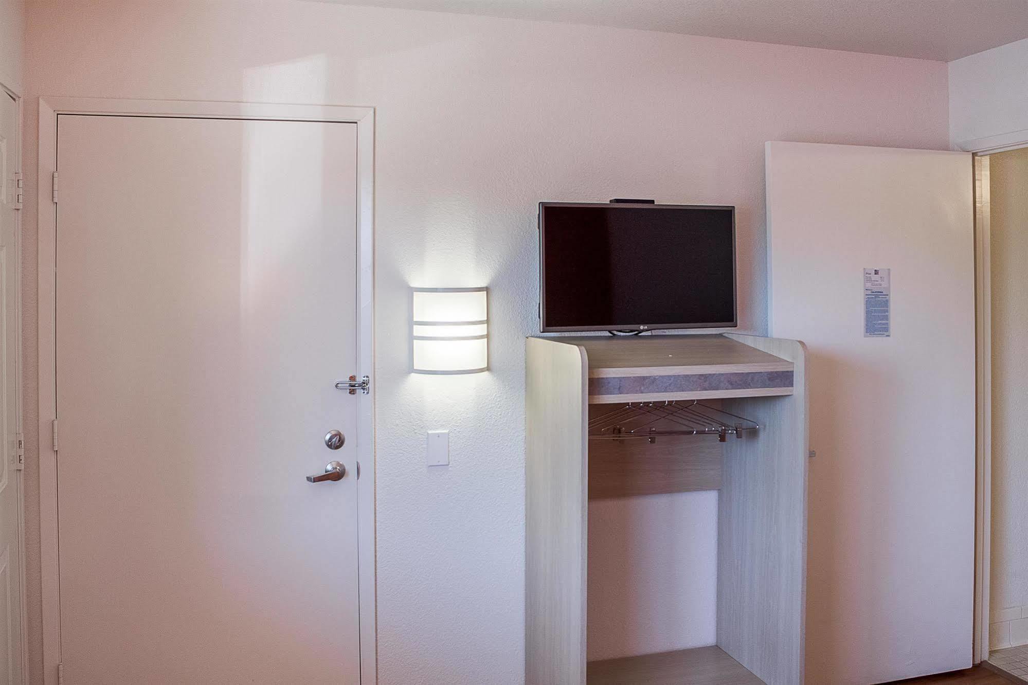 Motel 6-Ukiah, Ca Екстер'єр фото